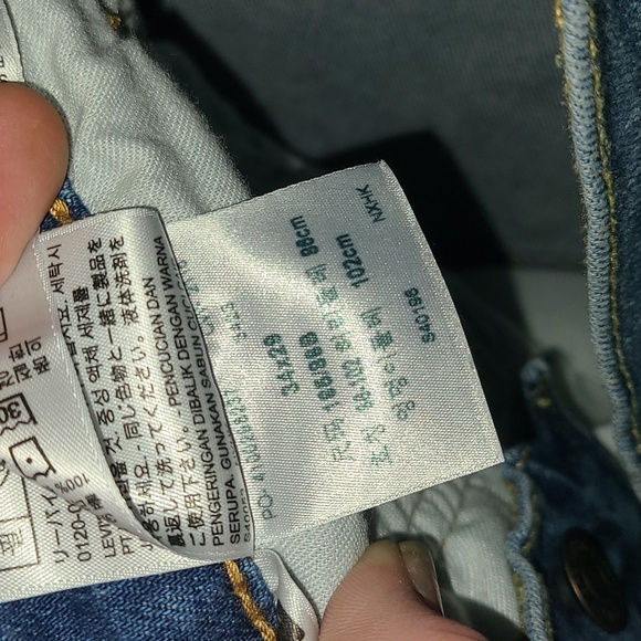 Levis - Picture 2 of 3